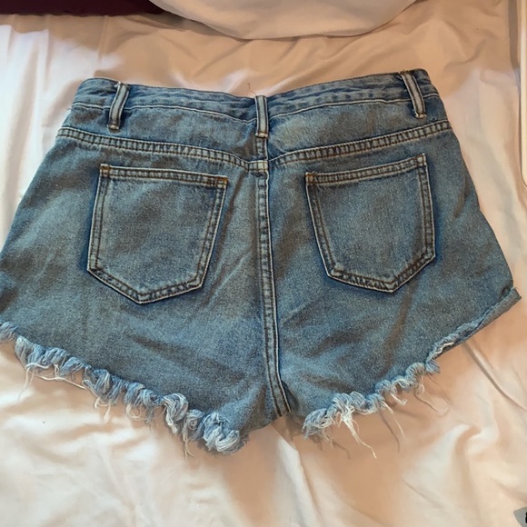 ripped light wash jean shorts - Picture 4 of 4